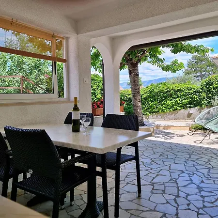 Beakovic Apartment Silo (Krk)