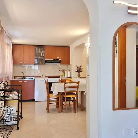 Beakovic Apartment Silo (Krk)